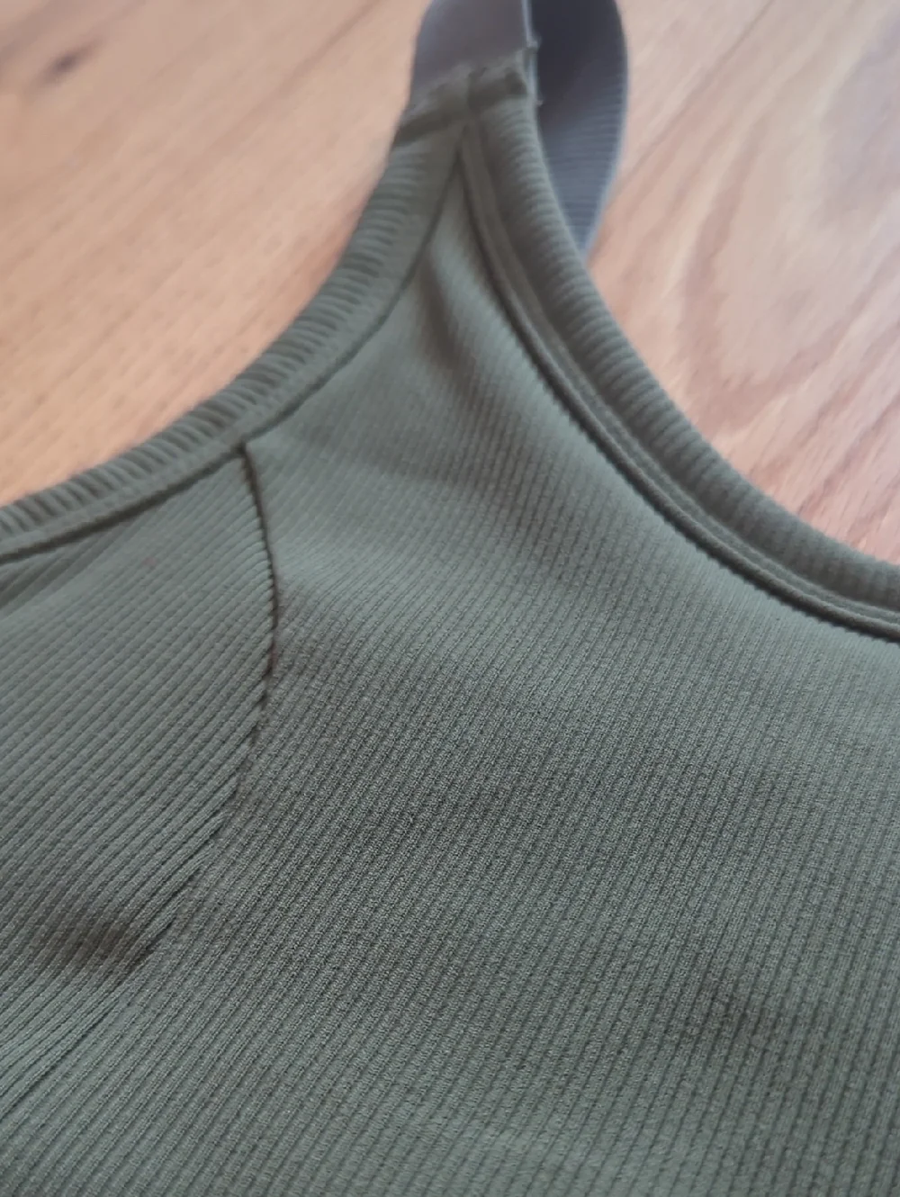 OFFLINE By Aerie. Ribbed Scoop Sports Bra In Olive. Size Large. - Picture 6 of 8